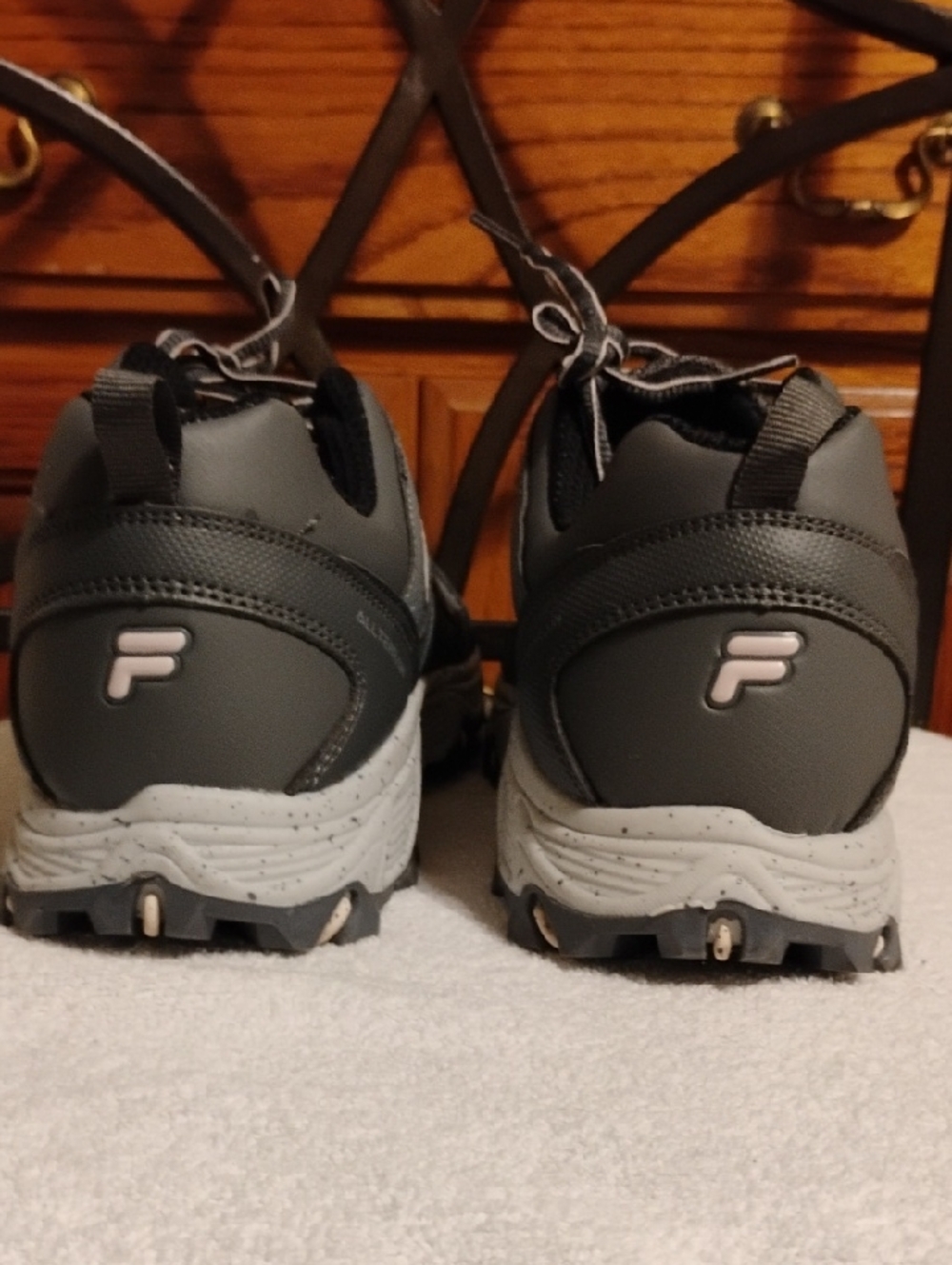 Women’s Fila At Peake Outdoor Sneakers Size 11 | Like New in Box - Picture 4 of 10